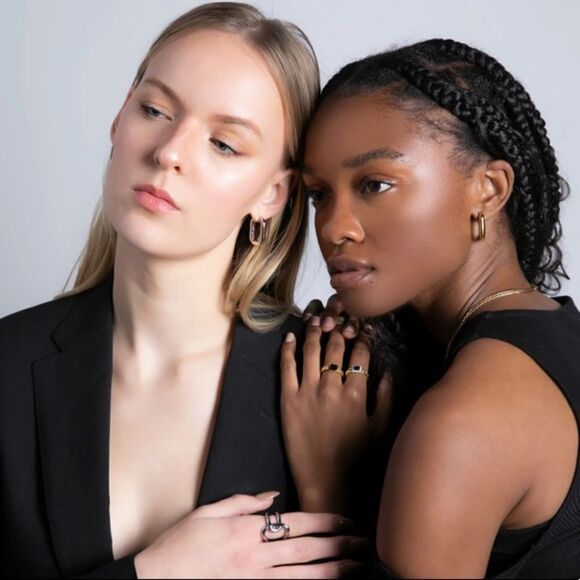 Miramira New York Lexington oval hoops. NWOT. - Picture 4 of 12